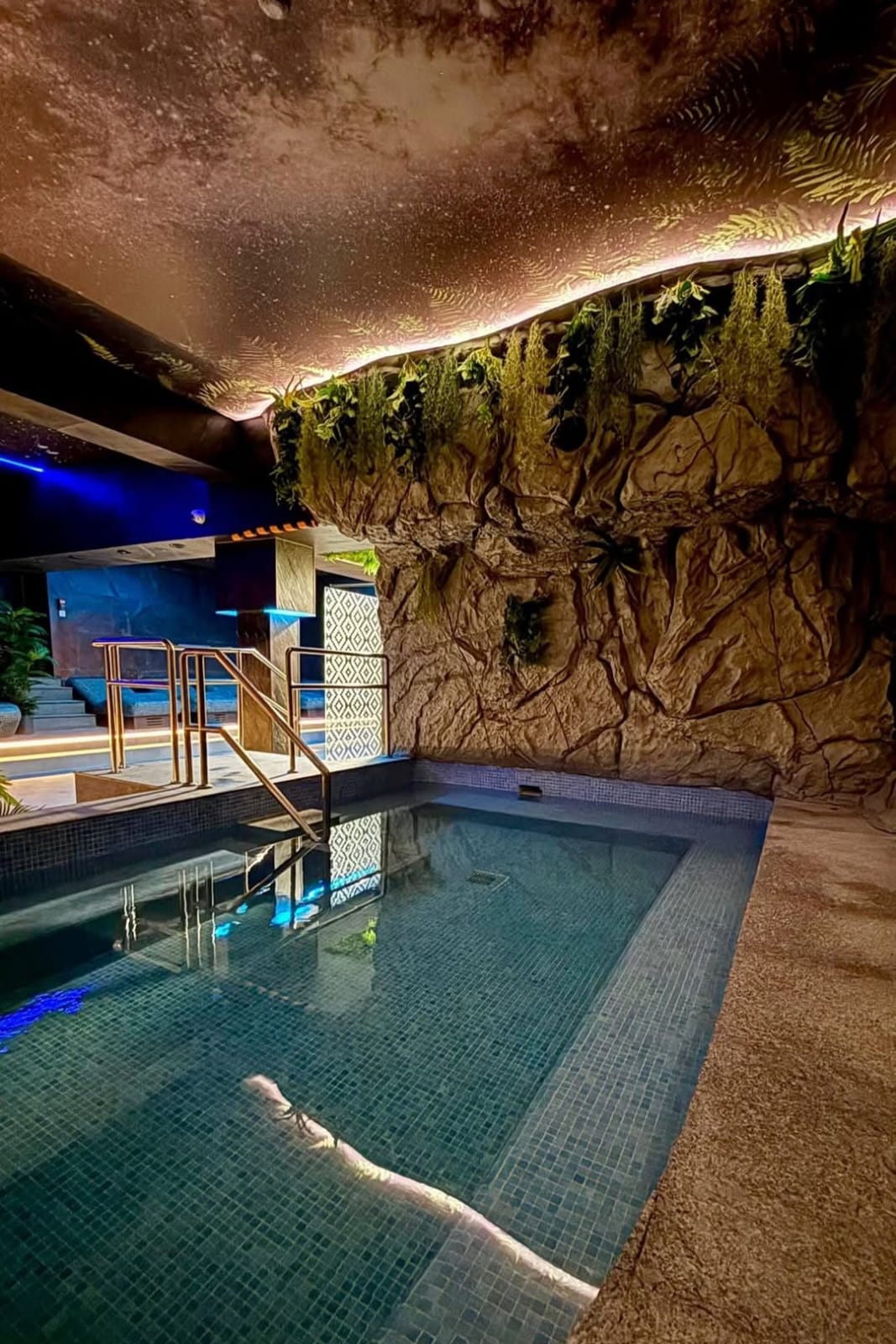 Tavan extensibil piscina Constanta - tavane extensibile rezistente umiditate